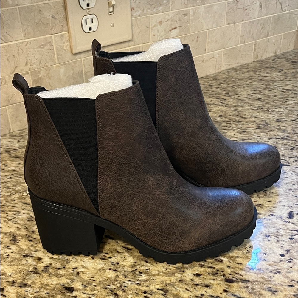 Dirty Laundry sz 8.5 NEW (No Box) Brown Ankle Boots